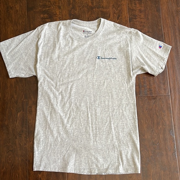 Bundle of 2 short sleeve Champion T-shirts 🤩 - Picture 2 of 7